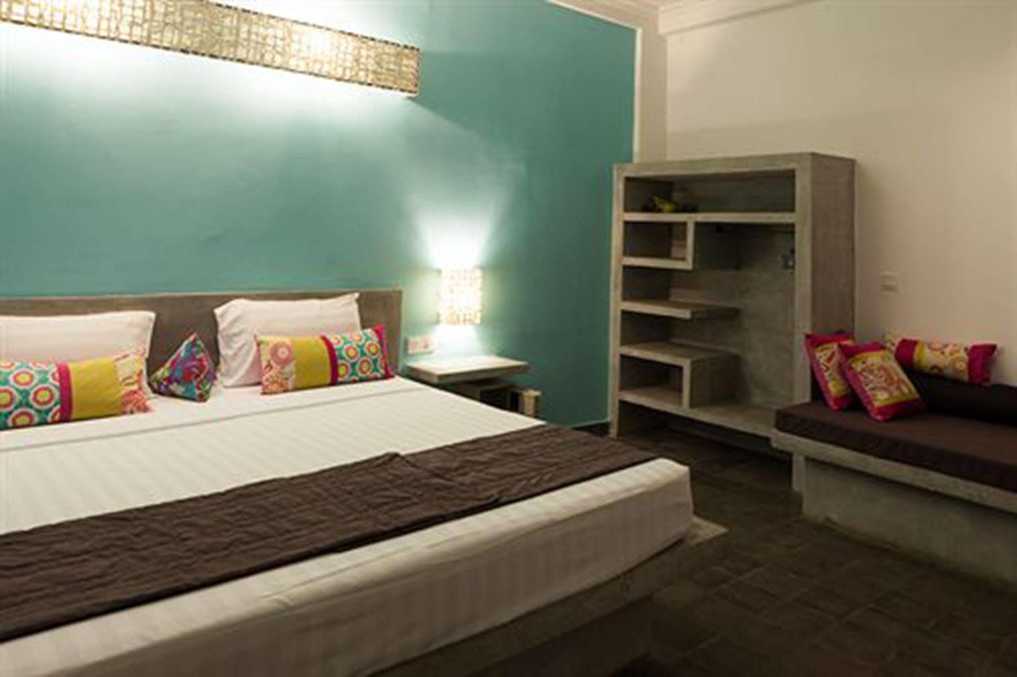 The 252 Hotel Пном Пен Екстериор снимка