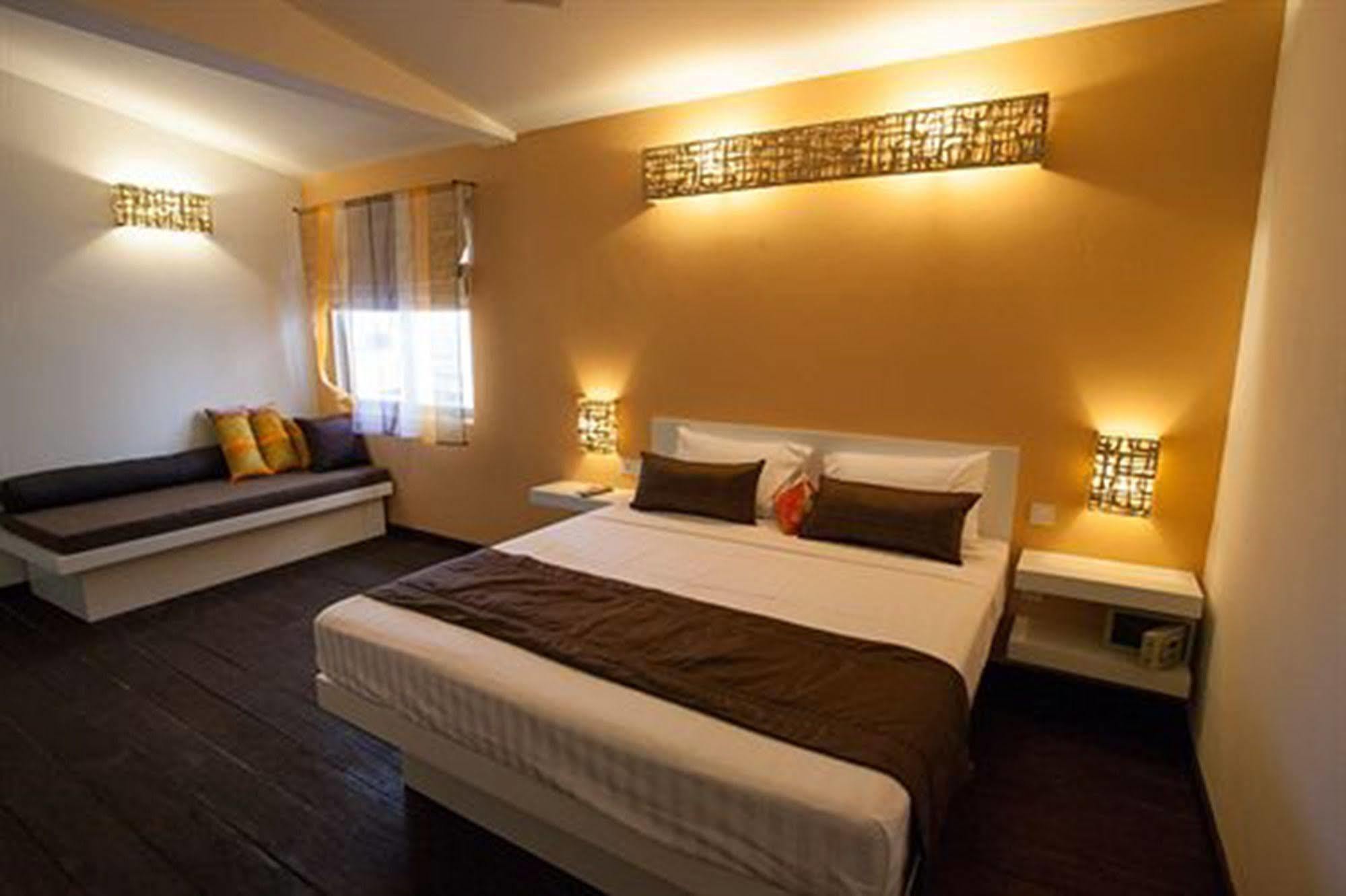 The 252 Hotel Пном Пен Екстериор снимка