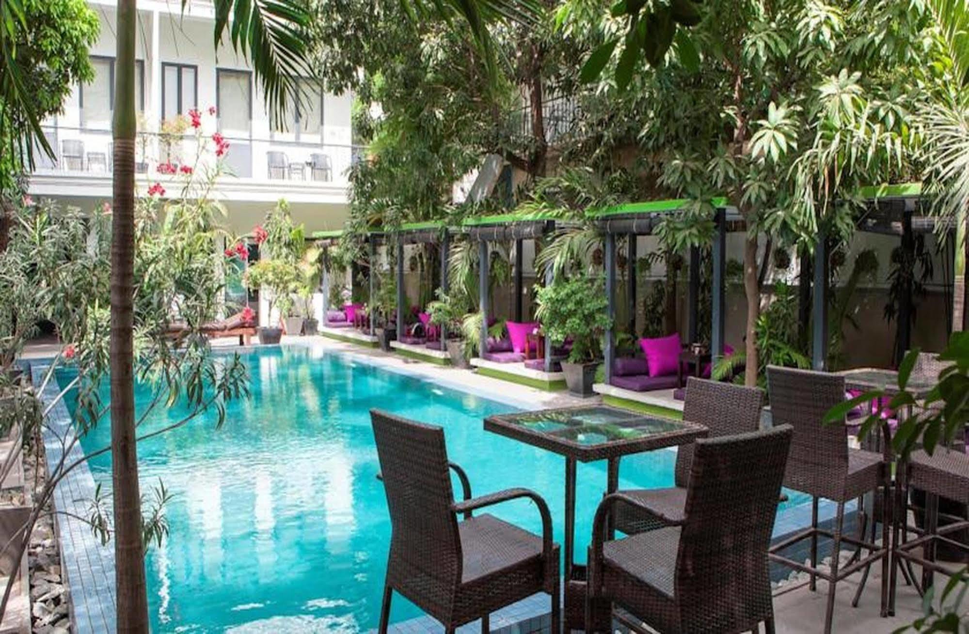 The 252 Hotel Пном Пен Екстериор снимка