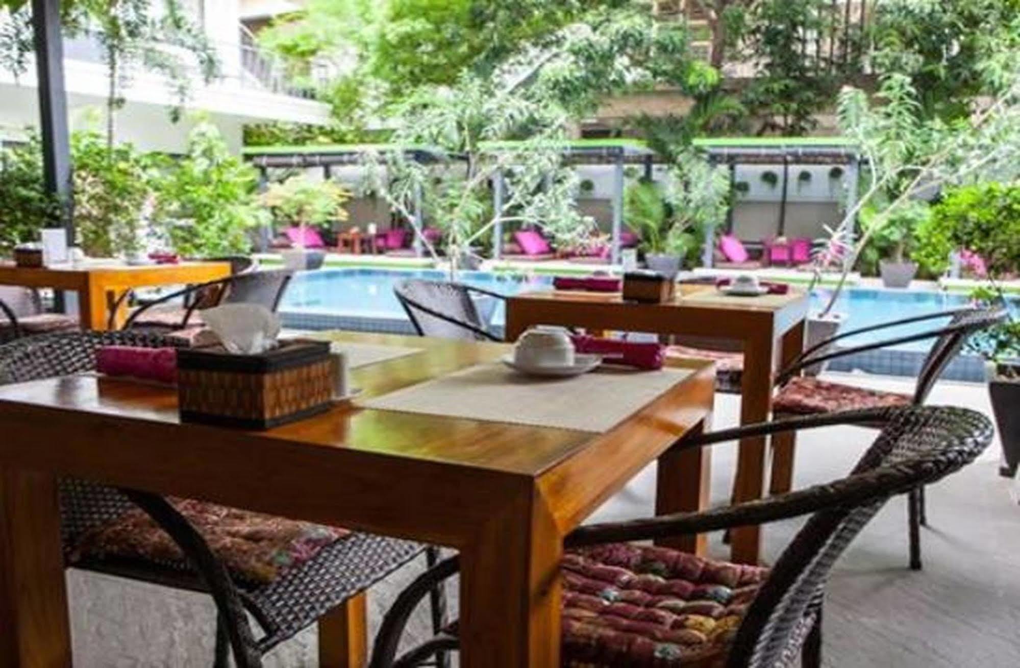 The 252 Hotel Пном Пен Екстериор снимка